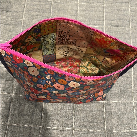 Floral Women's reversible pouch - Picture 3 of 6